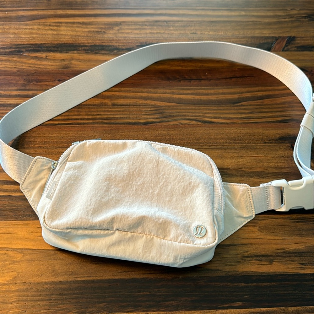Lululemon crossbody bag. Like new!